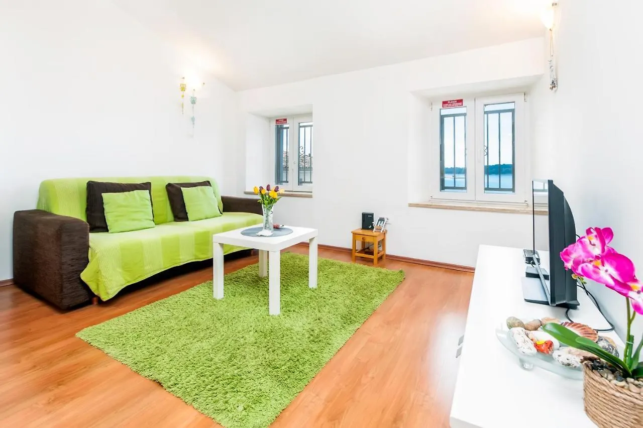 Sea View Apartment 로비니